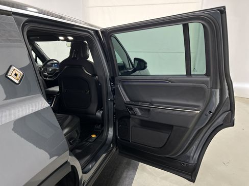 Used 2024 Rivian R1S Adventure image 19