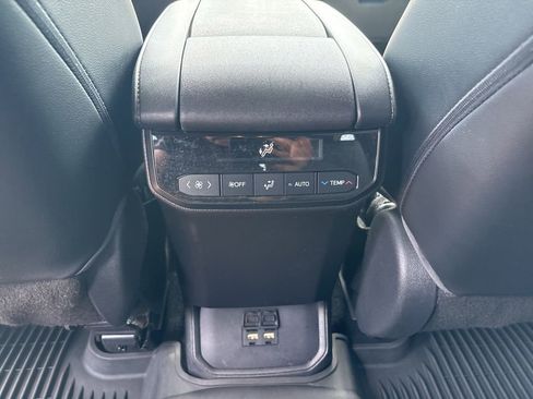 Used 2021 Toyota Highlander XSE FWD image 22