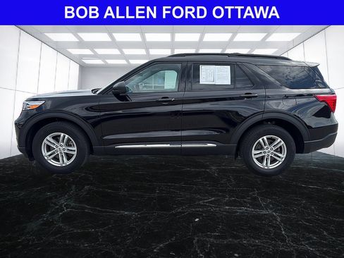 Used 2024 Ford Explorer XLT w/ Equipment Group 202A AWD/4WD image 2