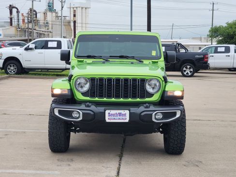 Used 2025 Jeep Gladiator Sport AWD/4WD image 6
