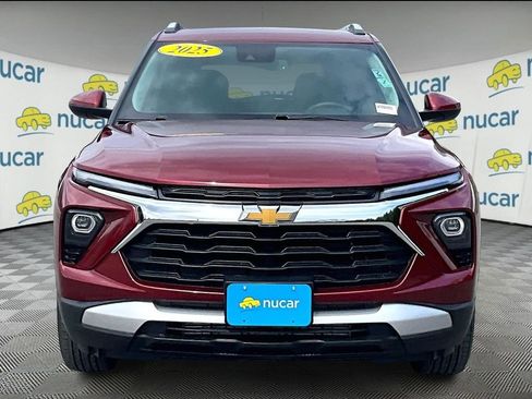 Used 2025 Chevrolet TrailBlazer LT w/ Convenience Package AWD/4WD image 2