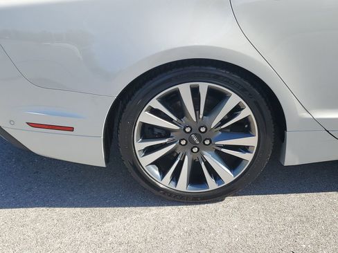 Used 2020 Lincoln MKZ Reserve w/ Elements Package FWD image 5