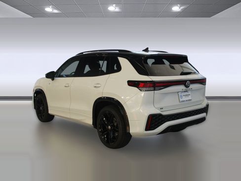 New 2026 Volkswagen Tiguan SE R-Line FWD image 3