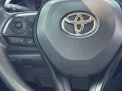 Used 2022 Toyota Corolla LE FWD image 16
