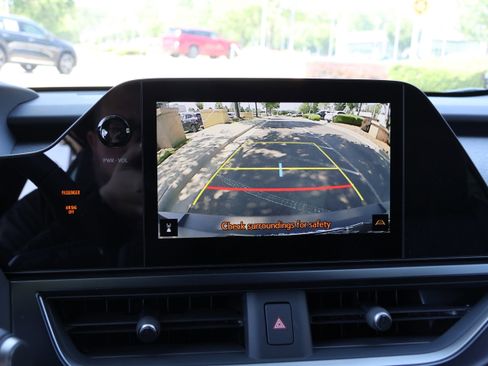 Used 2026 Lexus UX 300h FWD image 23