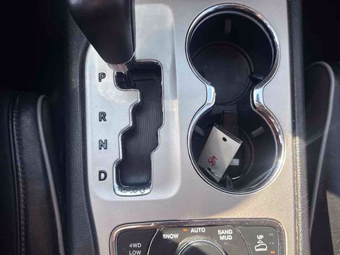 Used 2012 Jeep Grand Cherokee Overland AWD/4WD image 34