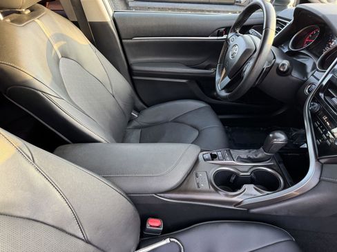Used 2022 Toyota Camry XSE image 7