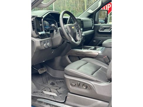 Used 2025 Chevrolet Silverado 3500 LTZ w/ LTZ Plus Package image 8