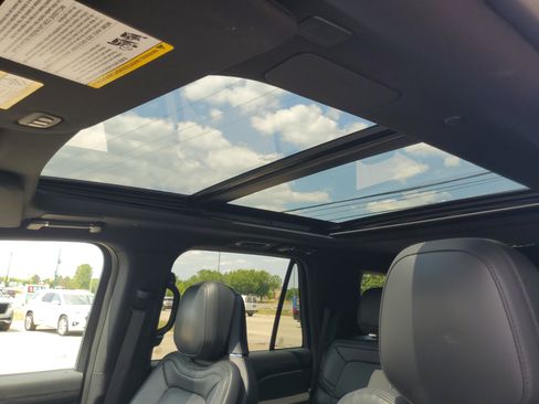 Certified 2024 Lincoln Navigator Reserve AWD/4WD image 11