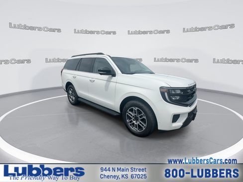 Used 2025 Ford Expedition Active AWD/4WD image 2