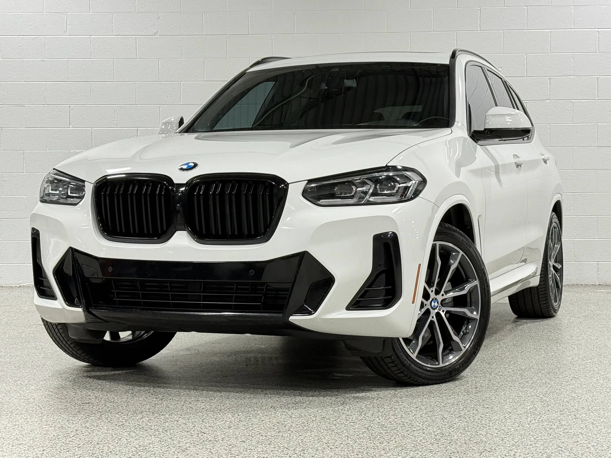 Used 2022 BMW X3 xDrive30i w/ M Sport Package 2 AWD/4WD image 2