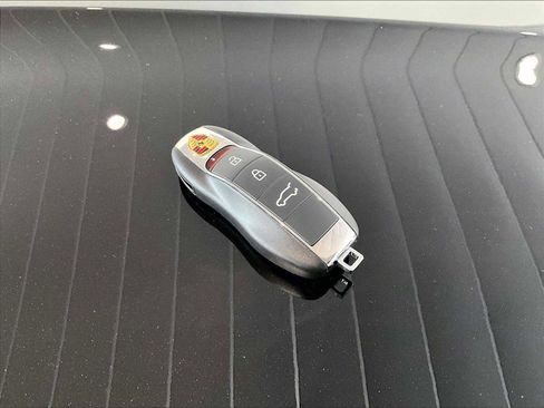 New 2026 Porsche Macan image 21