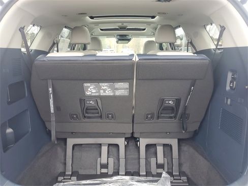 New 2026 Kia Carnival SX image 8