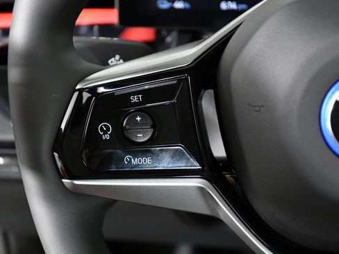 Used 2025 BMW i5 xDrive40 w/ Premium Package image 11