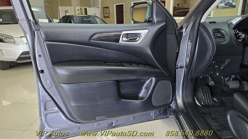 Used 2019 Nissan Pathfinder S FWD image 17