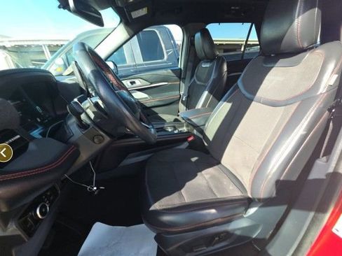 Used 2025 Ford Explorer ST image 5