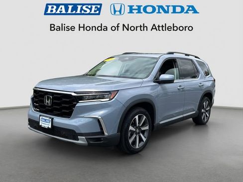 Used 2025 Honda Pilot Touring image 1