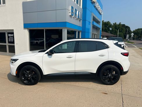 Used 2022 Buick Envision Essence w/ Technology Package II AWD/4WD image 1