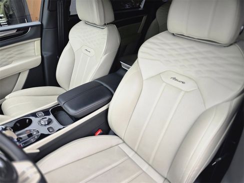 Used 2023 Bentley Bentayga Extended Wheelbase image 24