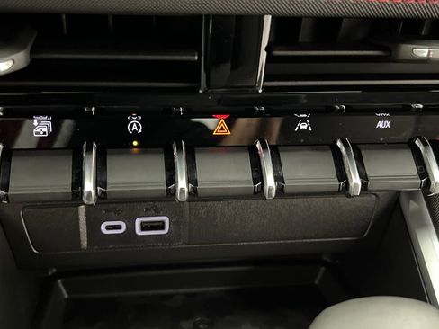 Used 2026 Chevrolet Colorado Z71 AWD/4WD image 45
