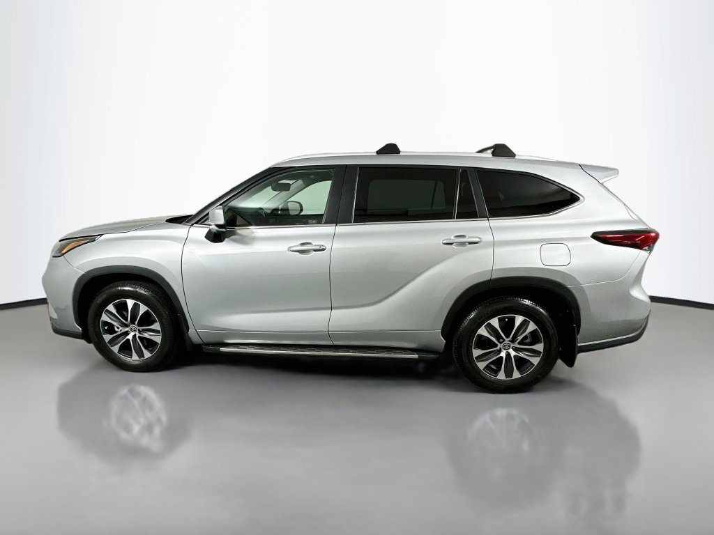 Used 2023 Toyota Highlander XLE FWD image 8