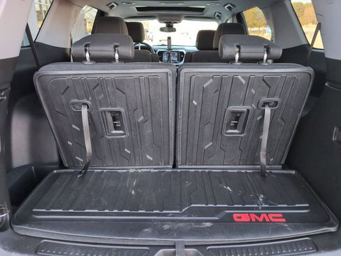 Used 2023 GMC Acadia SLE w/ Driver Convenience Package image 10