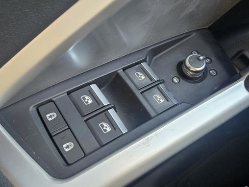 Used 2019 Audi Q3 2.0T Premium Plus image 33