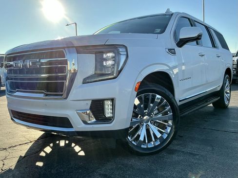 Used 2021 GMC Yukon XL SLT w/ SLT Luxury Plus Package image 3