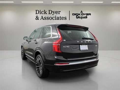 New 2025 Volvo XC90 B6 Plus w/ Protection Package Premier image 4