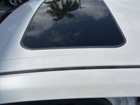 Used 2020 Toyota Avalon Limited image 4