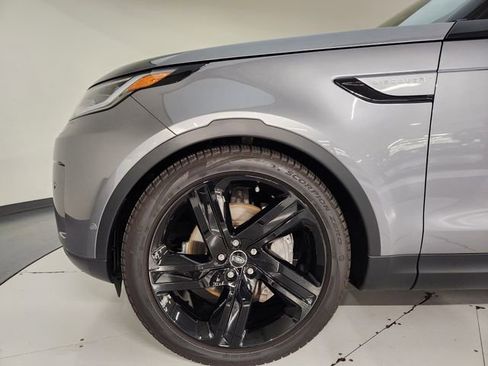 Used 2025 Land Rover Discovery S image 11