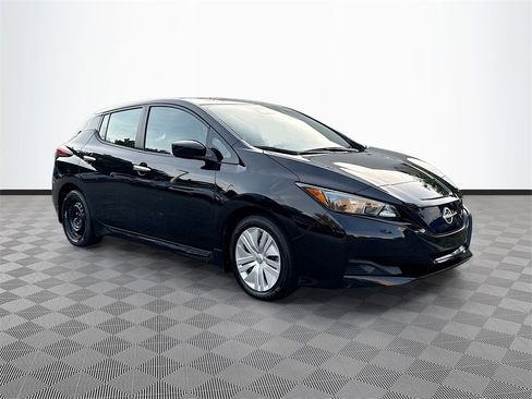 Used 2023 Nissan Leaf S image 4