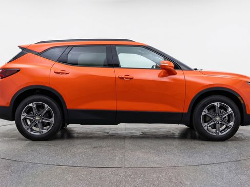 Used 2025 Chevrolet Blazer LT FWD image 11