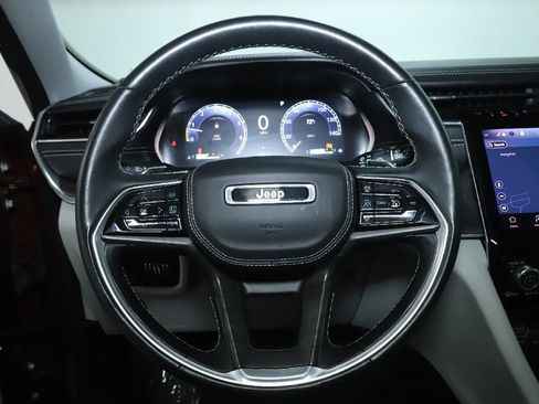 Used 2021 Jeep Grand Cherokee L Overland w/ Luxury Tech Group IV AWD/4WD image 24