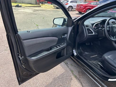 Used 2014 Dodge Avenger SE FWD image 15