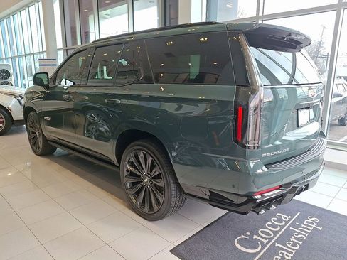Used 2025 Cadillac Escalade V image 4