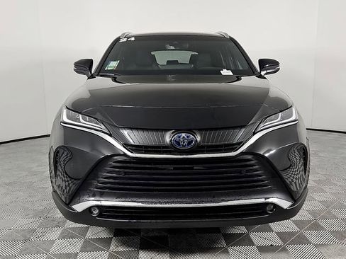 Used 2024 Toyota Venza XLE image 2