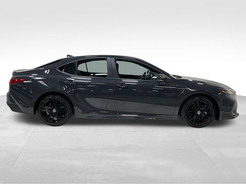 Used 2025 Toyota Camry SE FWD image 3