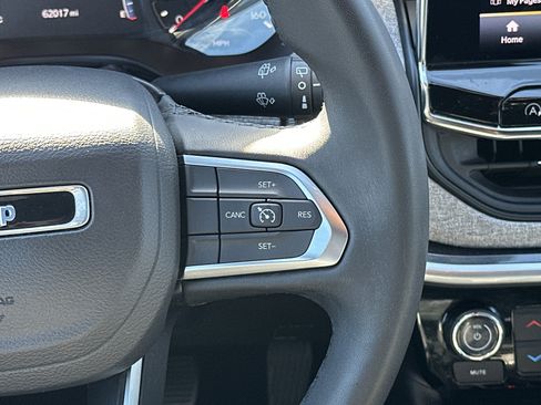 Used 2024 Jeep Compass Latitude image 25