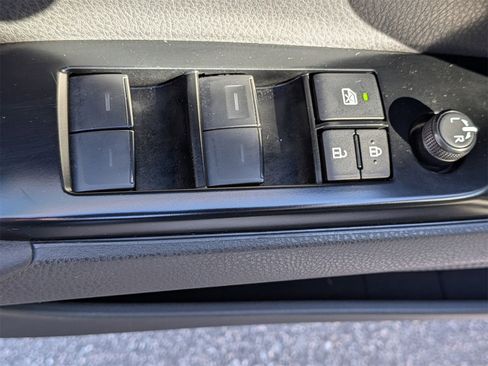 Used 2025 Toyota Camry SE image 14