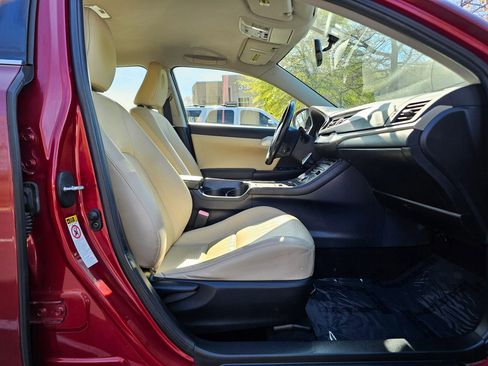 Used 2011 Lexus CT 200h FWD image 11
