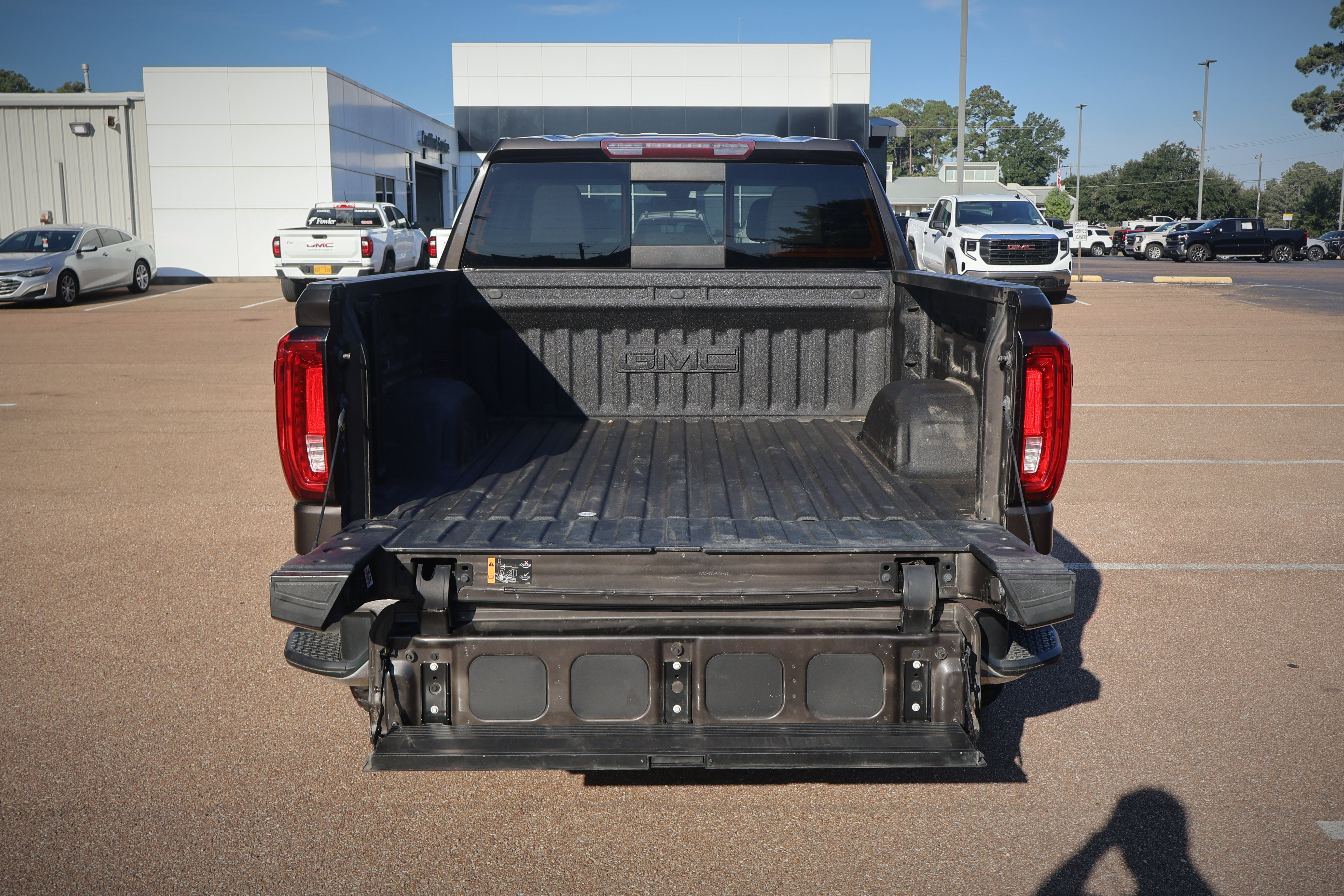 Used 2021 GMC Sierra 1500 SLT w/ SLT Premium Plus Package AWD/4WD image 6