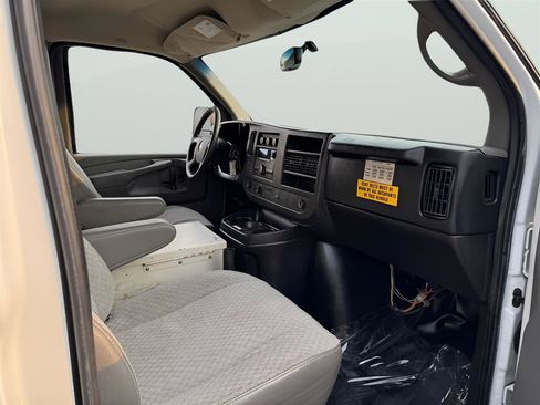 Used 2014 Chevrolet Express 1500 AWD image 17