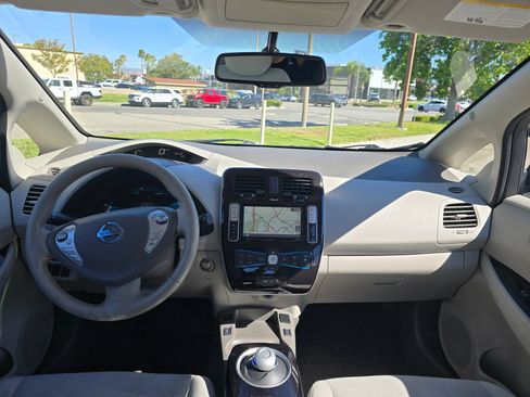 Used 2014 Nissan Leaf SV FWD image 13