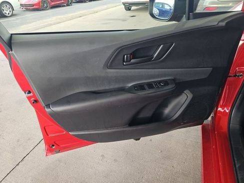 Used 2025 Toyota Prius LE FWD image 6