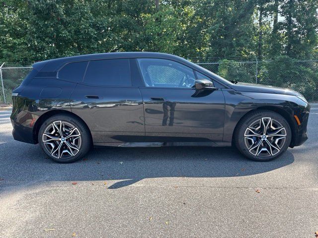Used 2024 BMW iX xDrive50 w/ Premium Package AWD/4WD image 12
