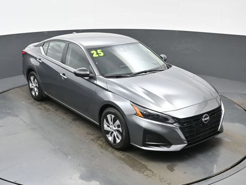 Used 2025 Nissan Altima 2.5 S image 38