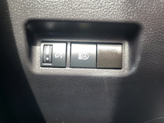 Used 2025 Toyota RAV4 XLE AWD/4WD image 21