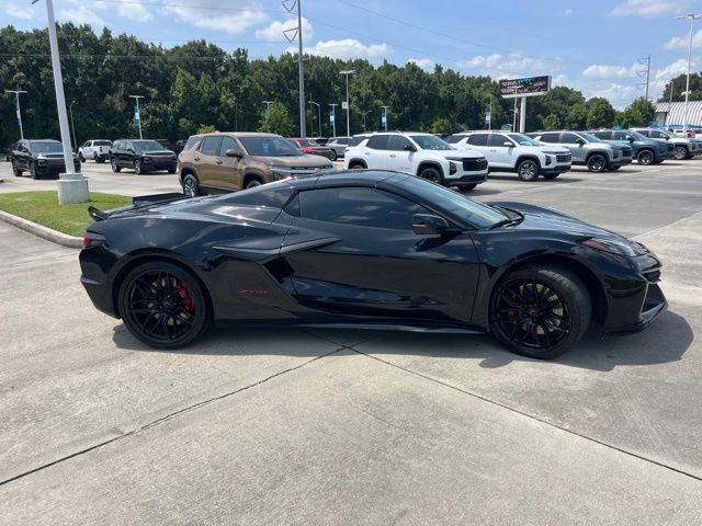 Used 2023 Chevrolet Corvette Z06 RWD image 9