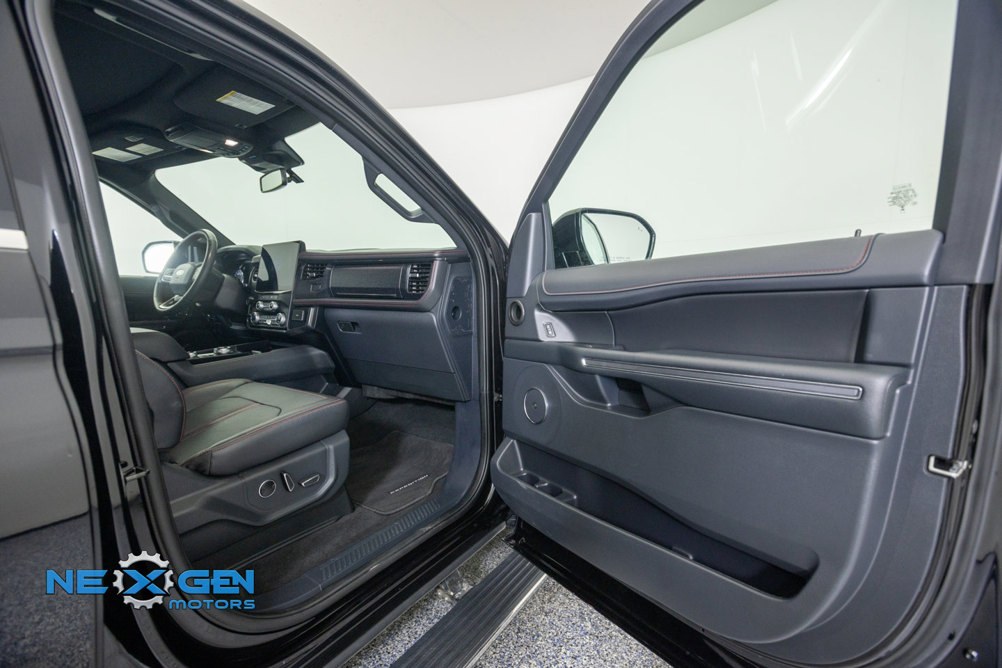 Used 2024 Ford Expedition Limited AWD/4WD image 43